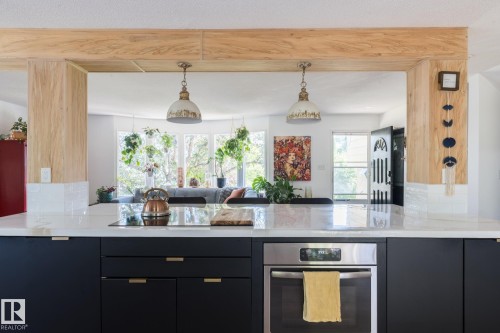 2012 Garland Crest, Sherwood Park, AB - Indoor Photo Showing Kitchen With Upgraded Kitchen