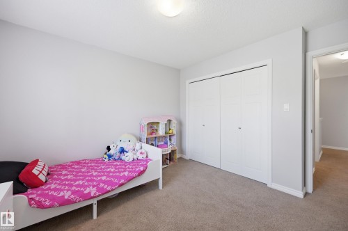 Neutral wall paint throughout - 3606 Whitelaw Bay Nw, Edmonton, AB - Indoor Photo Showing Bedroom