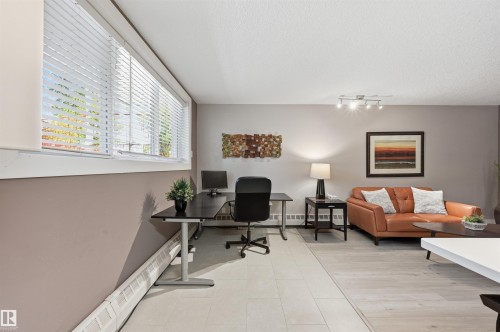 #1 10015 83 Av Nw Nw, Edmonton, AB - Indoor