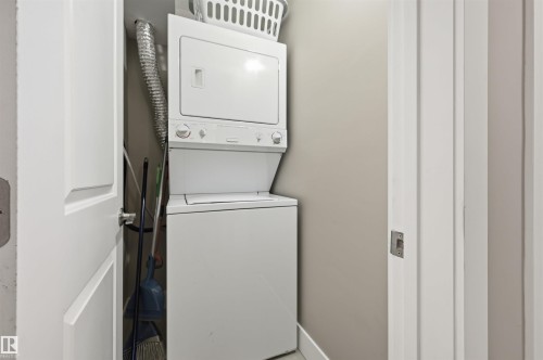 #1 10015 83 Av Nw Nw, Edmonton, AB - Indoor Photo Showing Laundry Room