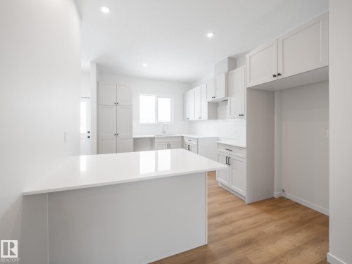 2016 194 Street Nw, Edmonton, AB - Indoor Photo Showing Kitchen