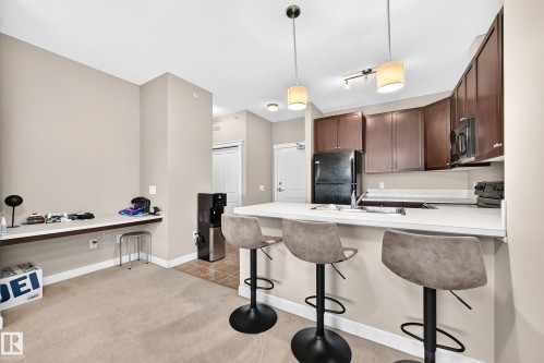 #411 3715 Whitelaw Ln Nw, Edmonton, AB - Indoor Photo Showing Kitchen
