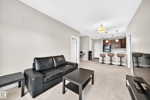 #411 3715 Whitelaw Ln Nw, Edmonton, AB - Indoor Photo Showing Living Room