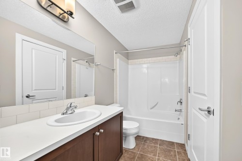 #411 3715 Whitelaw Ln Nw, Edmonton, AB - Indoor Photo Showing Bathroom