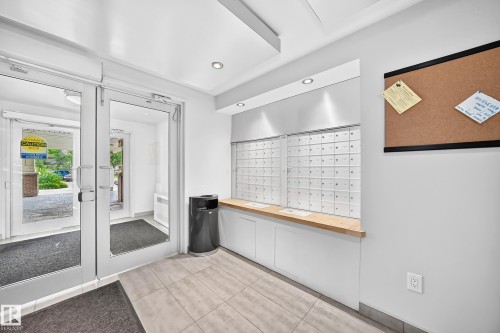 #411 3715 Whitelaw Ln Nw, Edmonton, AB - Indoor Photo Showing Other Room