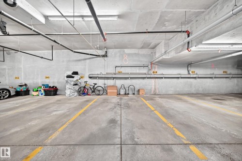 #411 3715 Whitelaw Ln Nw, Edmonton, AB - Indoor Photo Showing Garage