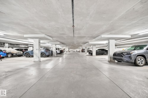 #411 3715 Whitelaw Ln Nw, Edmonton, AB - Indoor Photo Showing Garage