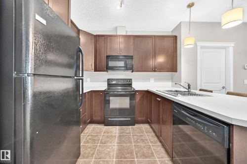 #411 3715 Whitelaw Ln Nw, Edmonton, AB - Indoor Photo Showing Kitchen