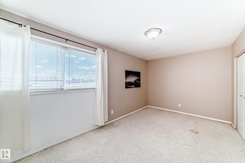 100 Dickinsfield Crest Nw, Edmonton, AB - Indoor Photo Showing Other Room