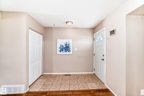 100 Dickinsfield Crest Nw, Edmonton, AB - Indoor Photo Showing Other Room