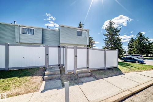 100 Dickinsfield Crest Nw, Edmonton, AB - Outdoor