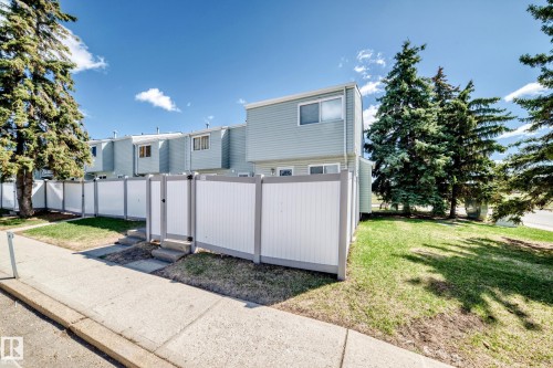100 Dickinsfield Crest Nw, Edmonton, AB - Outdoor