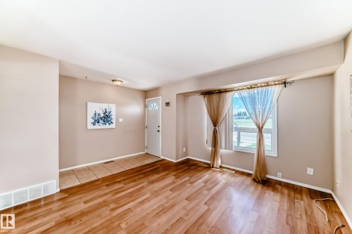 100 Dickinsfield Crest Nw, Edmonton, AB - Indoor Photo Showing Other Room