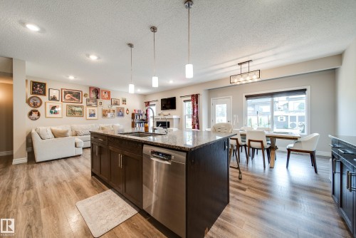 3632 Keswick Boulevard Sw, Edmonton, AB - Indoor Photo Showing Kitchen