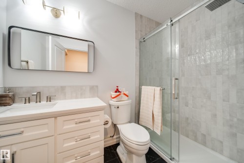 3632 Keswick Boulevard Sw, Edmonton, AB - Indoor Photo Showing Bathroom