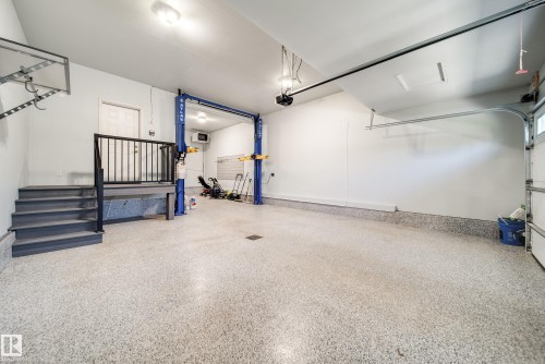 3632 Keswick Boulevard Sw, Edmonton, AB - Indoor Photo Showing Garage