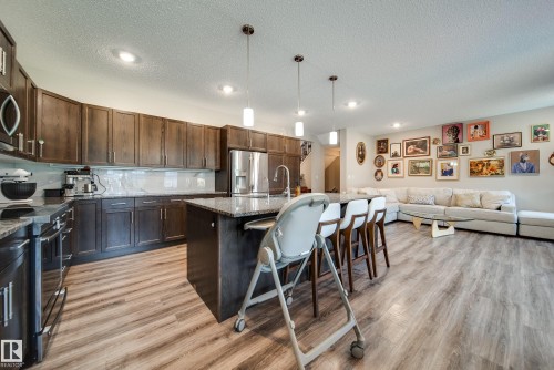 3632 Keswick Boulevard Sw, Edmonton, AB - Indoor Photo Showing Kitchen With Upgraded Kitchen