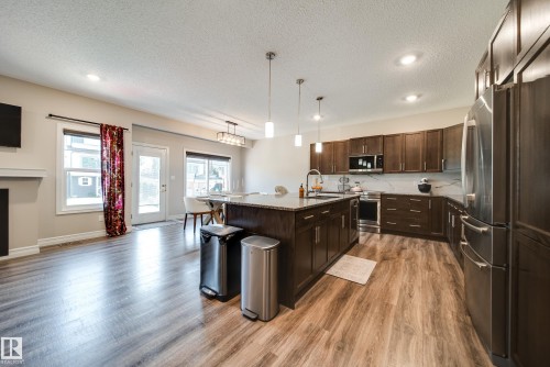 3632 Keswick Boulevard Sw, Edmonton, AB - Indoor Photo Showing Kitchen With Upgraded Kitchen