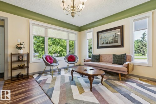 11625 83 Street Nw, Edmonton, AB - Indoor Photo Showing Living Room