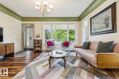 11625 83 Street Nw, Edmonton, AB - Indoor Photo Showing Living Room