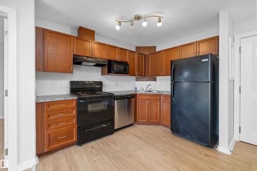 #221 240 Spruce Ridge Rd, Spruce Grove, AB - Indoor Photo Showing Kitchen With Double Sink