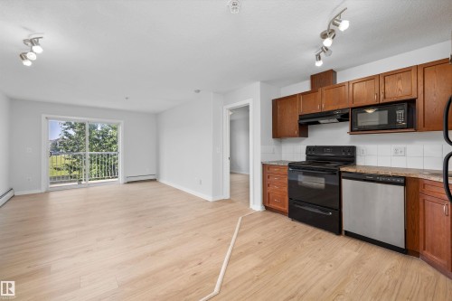 #221 240 Spruce Ridge Rd, Spruce Grove, AB - Indoor Photo Showing Kitchen