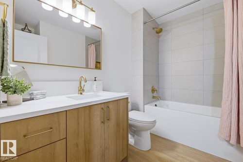 7D Callingwood Court Nw, Edmonton, AB - Indoor Photo Showing Bathroom