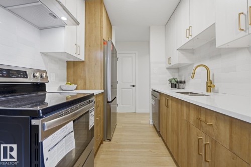 7D Callingwood Court Nw, Edmonton, AB - Indoor Photo Showing Kitchen With Double Sink With Upgraded Kitchen