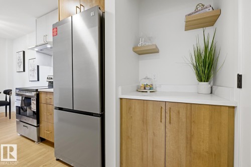 7D Callingwood Court Nw, Edmonton, AB - Indoor Photo Showing Kitchen
