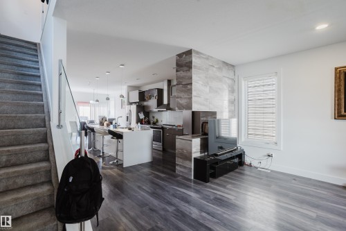 8722 150 Street Nw, Edmonton, AB - Indoor