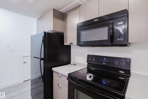 8722 150 Street Nw, Edmonton, AB - Indoor Photo Showing Kitchen