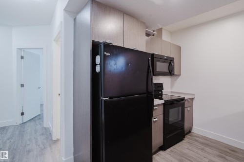 8722 150 Street Nw, Edmonton, AB - Indoor Photo Showing Kitchen
