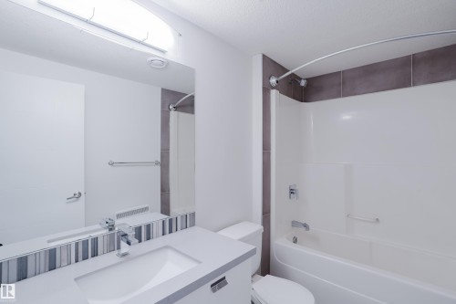 8722 150 Street Nw, Edmonton, AB - Indoor Photo Showing Bathroom