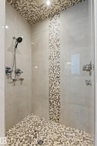 Bathroom featuring a shower stall - 2796 Wheaton Drive Nw, Edmonton, AB - Indoor Photo Showing Bathroom