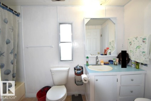 5222 3Rd Avenue, Boyle, AB - Indoor Photo Showing Bathroom