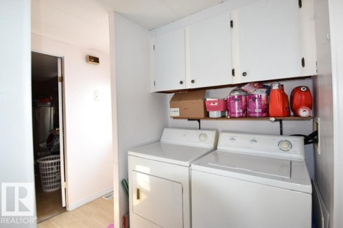 5222 3Rd Avenue, Boyle, AB - Indoor Photo Showing Laundry Room
