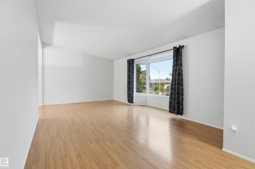 6903 151 Avenue Nw, Edmonton, AB - Indoor Photo Showing Other Room