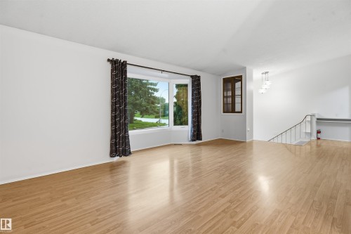 6903 151 Avenue Nw, Edmonton, AB - Indoor Photo Showing Other Room