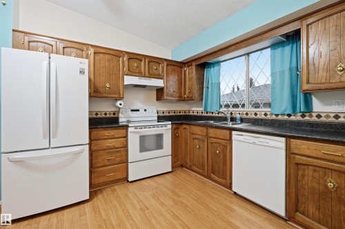 6903 151 Avenue Nw, Edmonton, AB - Indoor Photo Showing Kitchen With Double Sink