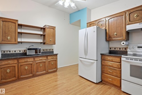 6903 151 Avenue Nw, Edmonton, AB - Indoor Photo Showing Kitchen