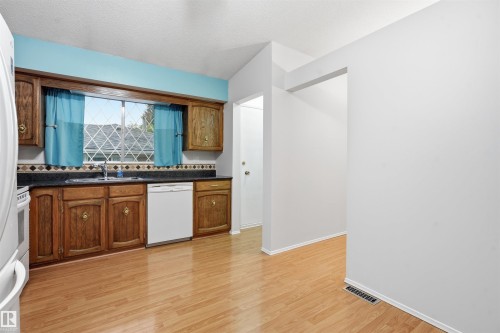 6903 151 Avenue Nw, Edmonton, AB - Indoor Photo Showing Kitchen With Double Sink