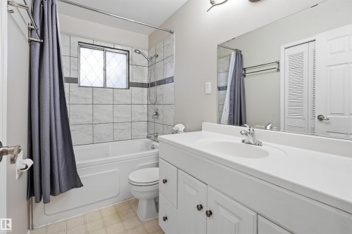 6903 151 Avenue Nw, Edmonton, AB - Indoor Photo Showing Bathroom