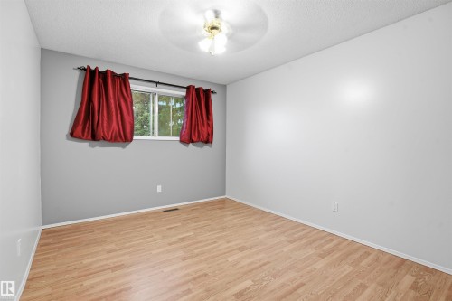6903 151 Avenue Nw, Edmonton, AB - Indoor Photo Showing Other Room