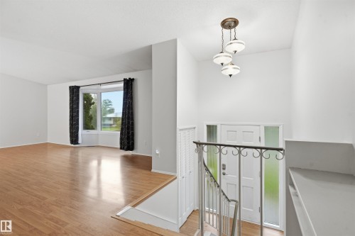 6903 151 Avenue Nw, Edmonton, AB - Indoor Photo Showing Other Room