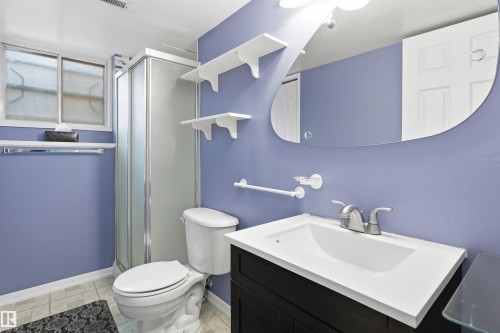 6903 151 Avenue Nw, Edmonton, AB - Indoor Photo Showing Bathroom