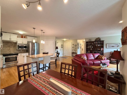 #403 3 Perron St, St. Albert, AB - Indoor Photo Showing Kitchen