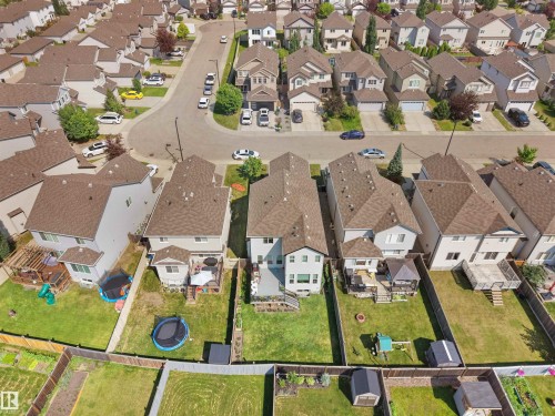 Residential neighborhood featuring detached homes with varied architectural styles and brown shingle roofs - 1716 60 Street Sw, Edmonton, AB - 