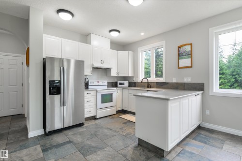 56010 Rge Road 20A, Rural Lac Ste. Anne County, AB - Indoor Photo Showing Kitchen