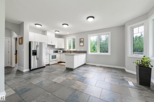 56010 Rge Road 20A, Rural Lac Ste. Anne County, AB - Indoor Photo Showing Kitchen