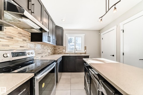 10711 70 Avenue Nw, Edmonton, AB - Indoor Photo Showing Kitchen